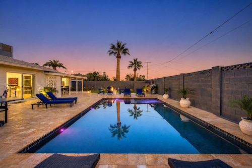☆ Heated Pool & Spa! Putting Green! Pool Table! Ping Pong! The Sweet Life ☆