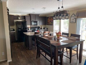 Dining - RANCHO LOS PINOS POOL TIKI/Private backyard & boat parking to have fun and relax (Clewiston)