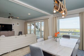 Dining - Oceanfront duplex w private beach walkway (Carolina Beach)