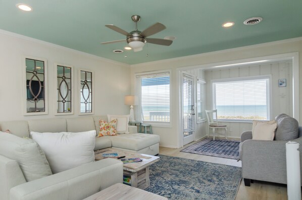 Smart TV, Hulu, streaming services