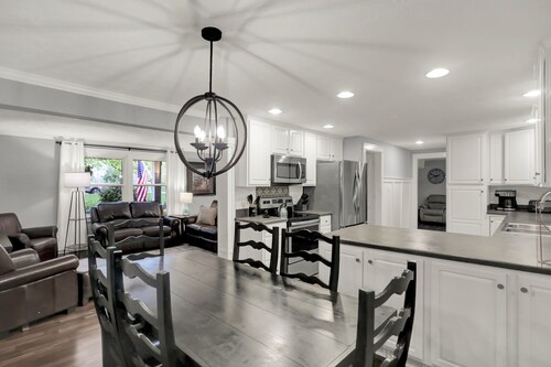 Private/spacious home w/backyard near Grand Park