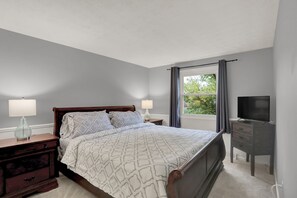 5 slaapkamers, een strijkplank/strijkijzer, reisbedje, gratis wifi