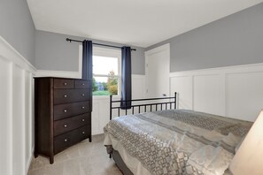 5 habitaciones, tabla de planchar con plancha y cuna de viaje 