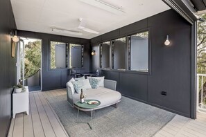 Interior - PERFECTLY STYLED BEACH HOUSE WITH NEWLY RENOVATED BALCONY (Broadwater)