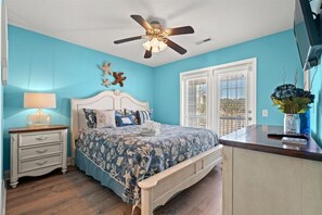 6 bedrooms, iron/ironing board, free WiFi, bed sheets