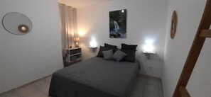 1 chambre, fer et planche à repasser, Wi-Fi gratuit, draps fournis