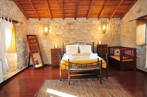 4 chambres, bureau, Wi-Fi gratuit, draps fournis