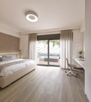 Ropa de cama hipoalergénica, caja fuerte, escritorio