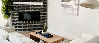 Luxury Downtown Spacious 3 bedroom New Modern Townhome