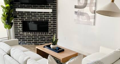 Luxury Downtown Spacious 3 bedroom New Modern Townhome