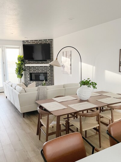 Luxury Downtown Spacious 3 bedroom New Modern Townhome