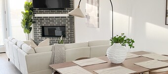 Luxury Downtown Spacious 3 bedroom New Modern Townhome