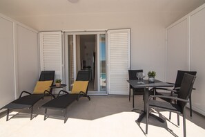 Outdoor dining - Triple Studio, Outdoor Pool, City Center, Patio (Novalja)