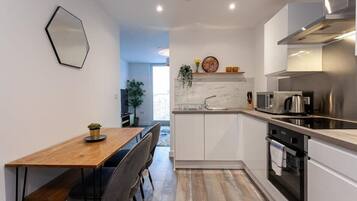 Fridge, microwave, oven, stovetop