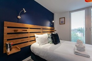 2 habitaciones, tabla de planchar con plancha, wifi y ropa de cama 