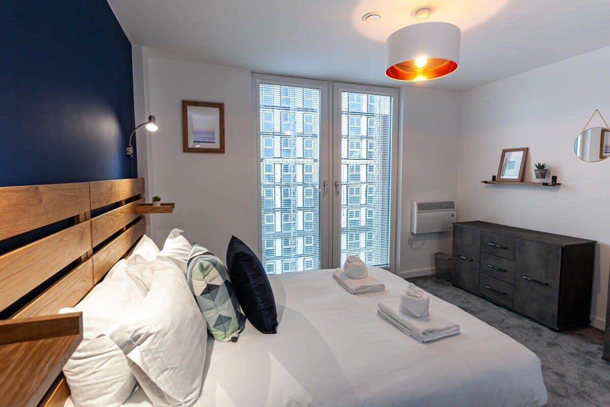 2 habitaciones, tabla de planchar con plancha, wifi y ropa de cama 