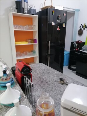 Refrigerador, horno, parrilla de estufa y lavavajillas 