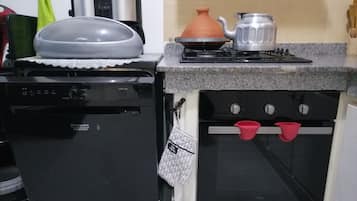 Réfrigérateur, four, plaque de cuisson, lave-vaisselle