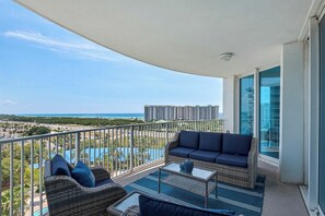 Property grounds - Destin Oasis: 2BR King Ste | Poolside & Gulf View! (Destin)