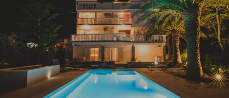Outdoor pool, a heated pool