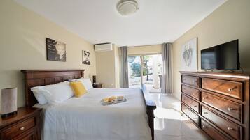 5 slaapkamers, een strijkplank/strijkijzer, reisbedje, gratis wifi