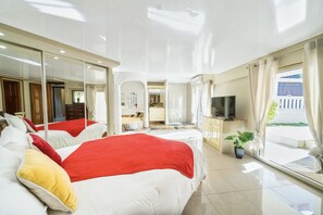 5 chambres, fer et planche à repasser, lit parapluie, Wi-Fi gratuit