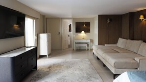 Smart TV - Amazing Villa Boron! View of the Sea, Pool, and Hot Tub (Nice)
