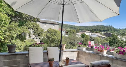 Mazet indépendant dans propriété 2000m2