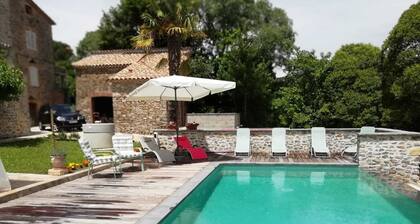 Mazet indépendant dans propriété 2000m2