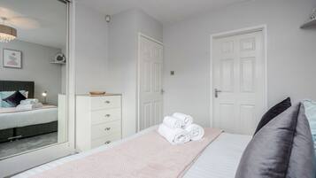 3 bedrooms, iron/ironing board, travel cot, free WiFi