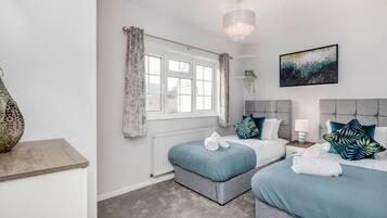 Family House | 3 bedrooms, iron/ironing board, travel cot, free WiFi