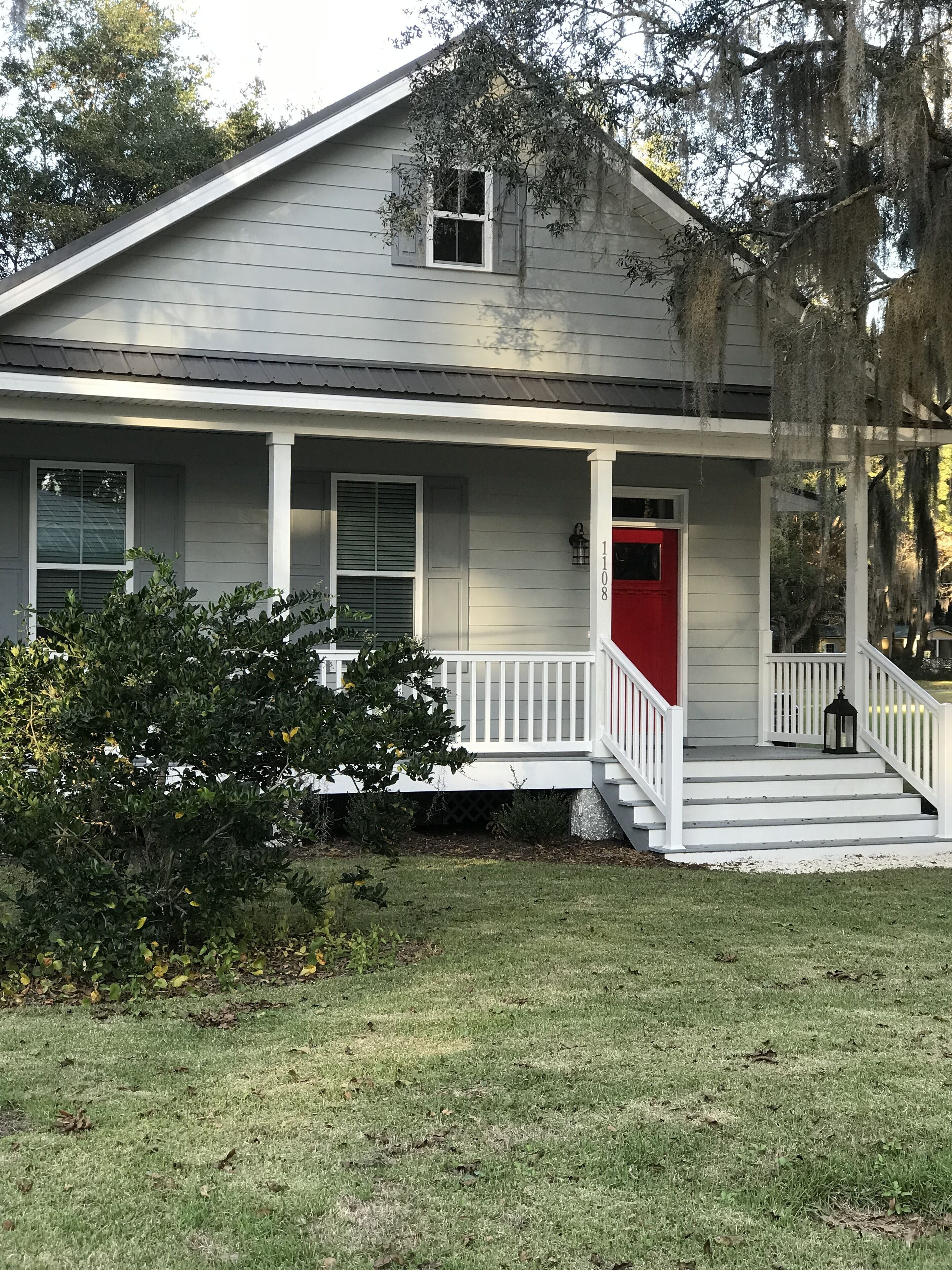  Quiet Neighborhood in Historic Darien surrounded in Beauty and nature