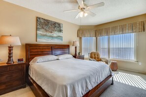 3 habitaciones, tabla de planchar con plancha y ropa de cama