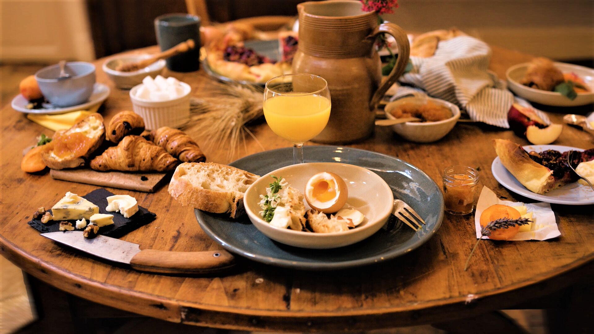 Daily buffet breakfast for a fee