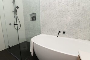 Bathtub, hair dryer, towels, shampoo - Haven on Hill - Modern & Charming, Touch of Pink (Orange)