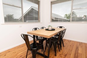 Dining - Haven on Hill - Modern & Charming, Touch of Pink (Orange)