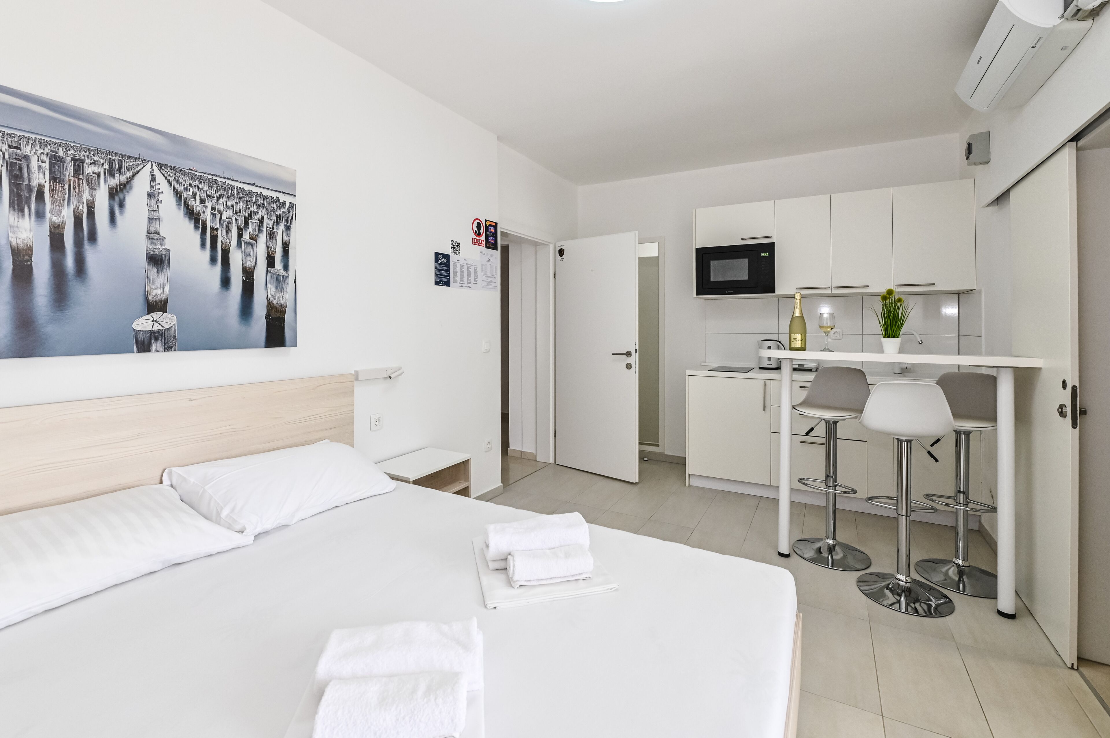Studio, Multiple Beds, Balcony | Private kitchen | Fridge, microwave, stovetop, electric kettle