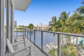 Property grounds - This Amazing 2-bedroom corner unit boasts breathtaking views and sleek luxuryrn design (Hollywood)