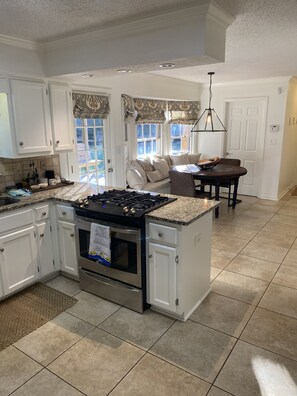 Fridge, stovetop, dishwasher