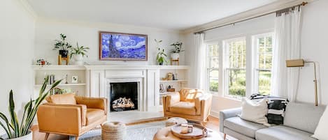 Smart TV, lareira, videogames, biblioteca musical