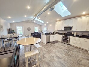 Microwave, oven, stovetop, dishwasher