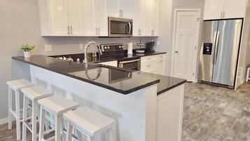 Mikrowelle, Ofen, Herdplatte, Geschirrspüler