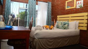 8 habitaciones, tabla de planchar con plancha, wifi y ropa de cama