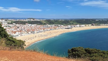 Beach nearby, sun loungers, beach towels