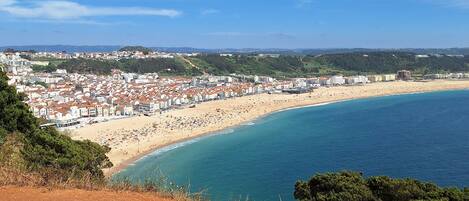 Beach nearby, sun loungers, beach towels
