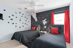 6 bedrooms, desk, iron/ironing board, travel crib