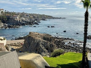 Plage, chaises longues, serviettes de plage