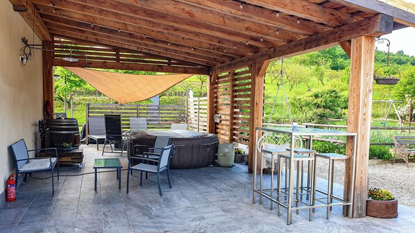 Outdoor dining - A vacation in the midst of nature just a stone's throw from Alba? (Alba)