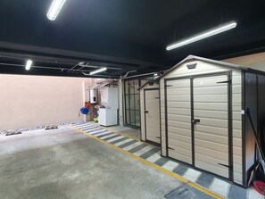 المنطقة المحيطة بالمنشأة