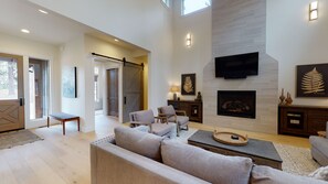 TV, caminetto, tavolo da ping pong, studio